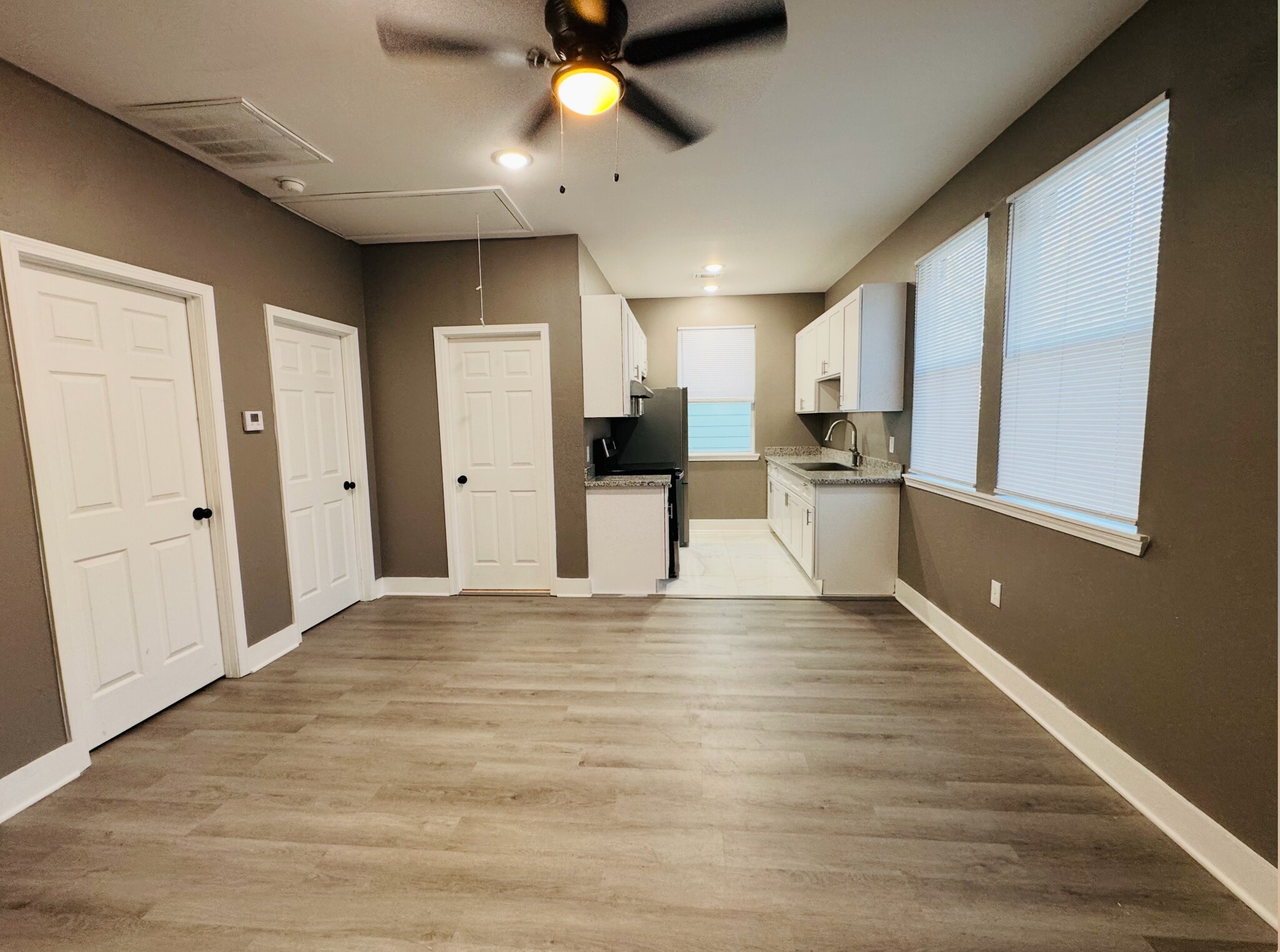 Building Photo - 860 France St