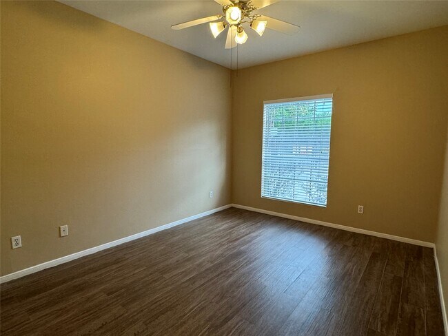 Building Photo - 6500 Harbor Town Dr
