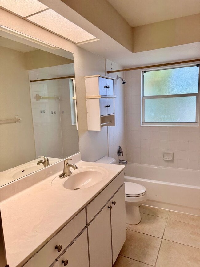 Building Photo - 2509 6th Ct E