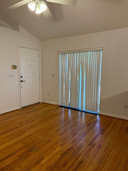 Living Room - 20110 Ralston St