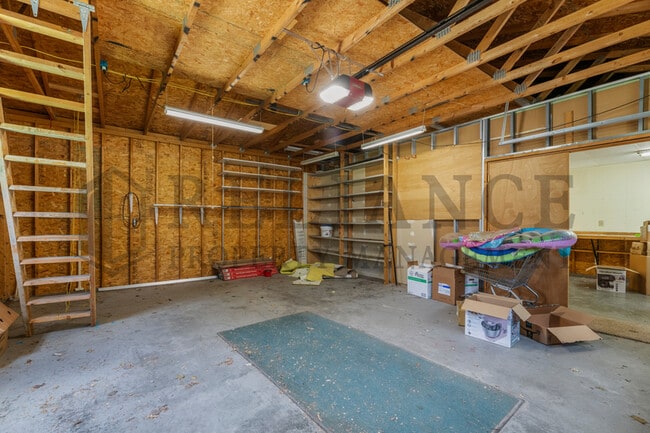 Building Photo - 418 N Florence St