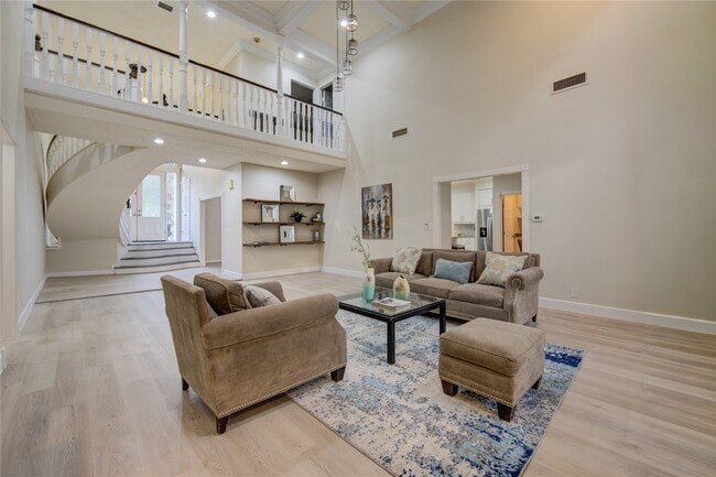 Building Photo - 714 Last Arrow Dr