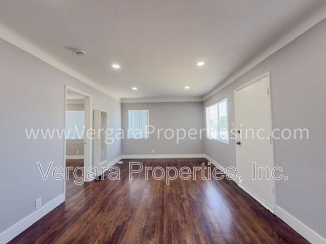 Building Photo - 12138 York Ave