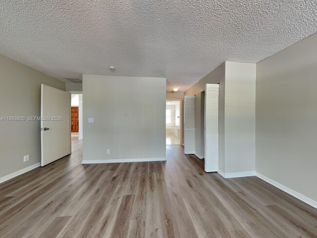 Building Photo - 2501 Stonegate Dr