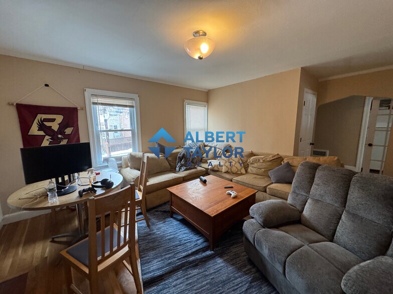 Primary Photo - 93 Undine Rd