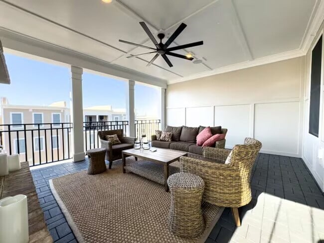Building Photo - Gorgeous Townhome For Rent in the heart of...