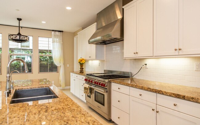 Building Photo - Spacious Home in Great Olde Carlsbad Locat...