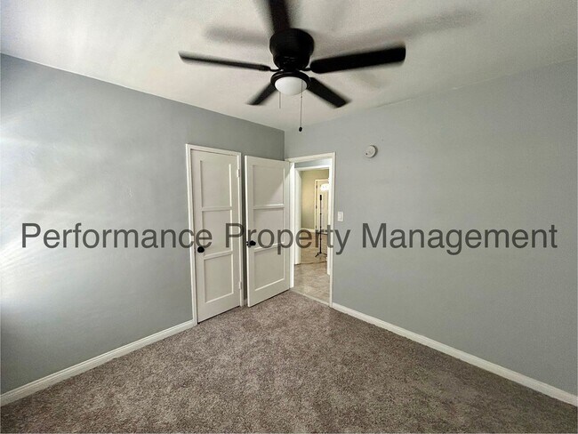 Building Photo - Charming 3 Bed/1 Bath in Home w/ RBP & Sec...