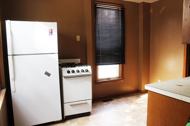 Interior Photo - 2321 Iowa St - Cedar Falls