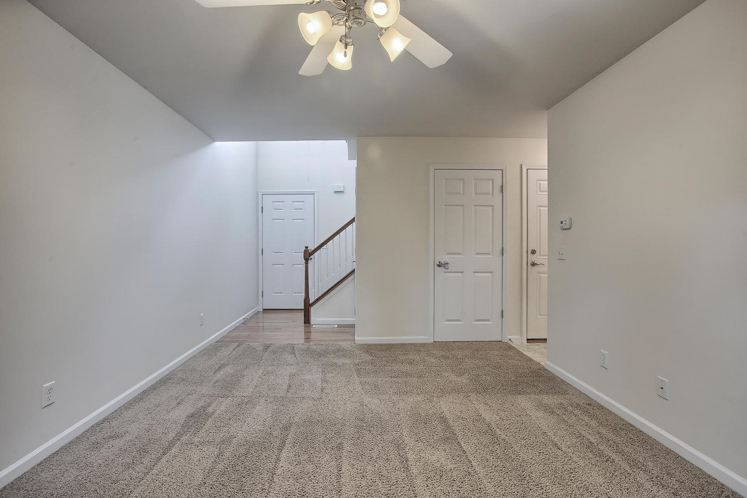 Large living room with fireplace - 315 Windwood Ct