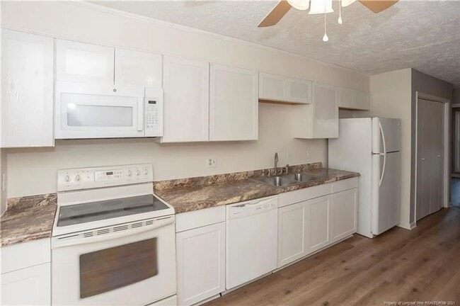Building Photo - 2012 Lakemeadow Dr