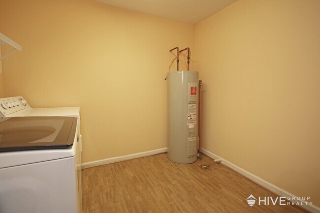 Building Photo - Beautiful Rental with Scenic Views Just Minutes from Downtown Harrisonburg!