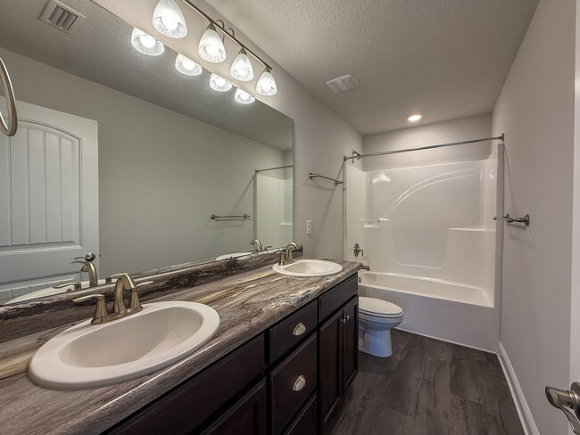 Building Photo - 4 Bedroom 2.5 Bath Home in Nautical Landin...