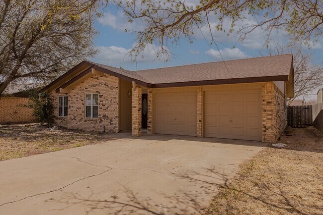 Building Photo - 8707 Holiday Dr