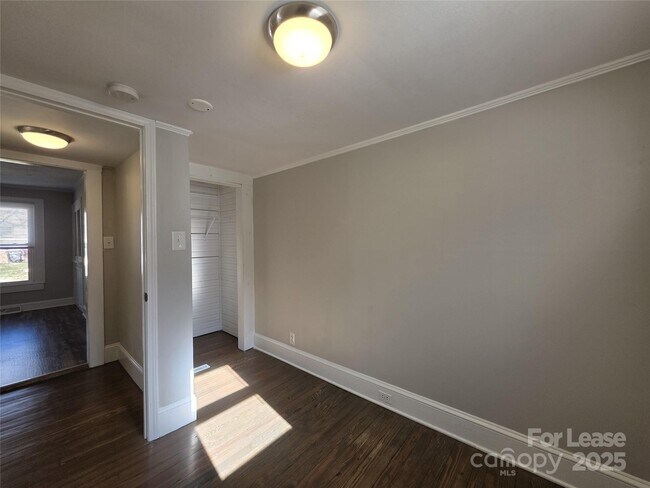 Building Photo - 818 Margate Ave