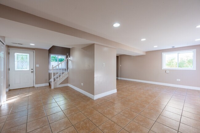 Building Photo - 7 Cardinal Ln