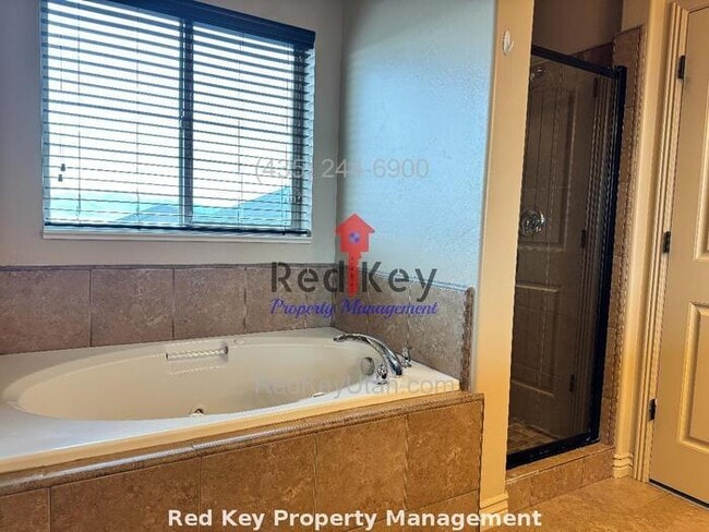 Building Photo - 770 N Single Family Home