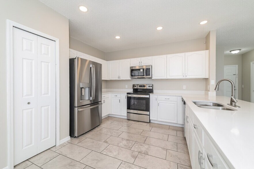 Building Photo - 230 Beckenham Dr