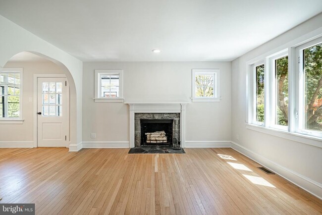 Building Photo - 149 2nd Ave