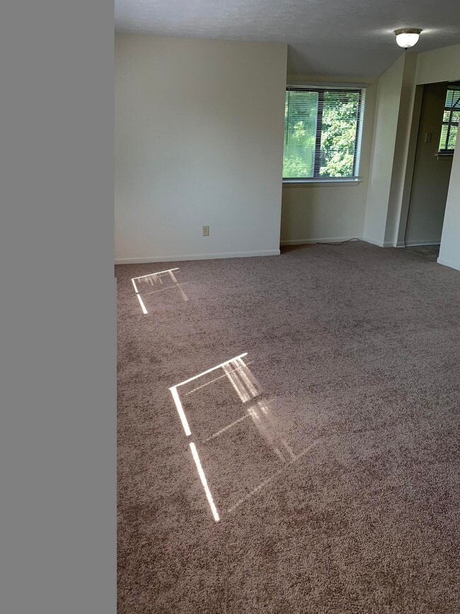 Building Photo - 460 Lenney Dr