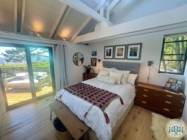 Building Photo - Tranquil & Sun Drenched 3BR|3BR in Heart o...