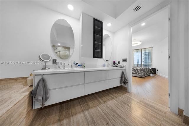 Building Photo - 16001 Collins Ave