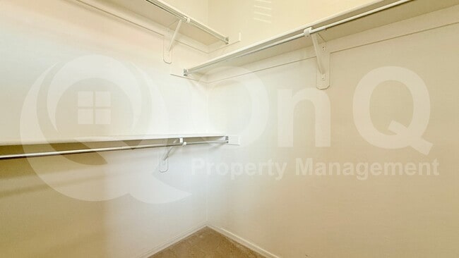 Building Photo - 2222 E Huntington Dr