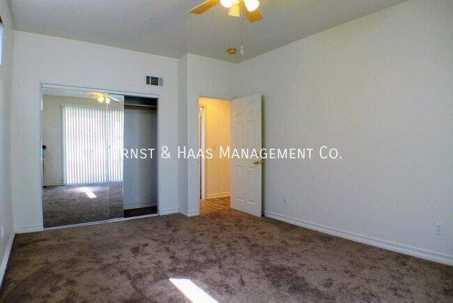 Building Photo - 3560 Pine Ave
