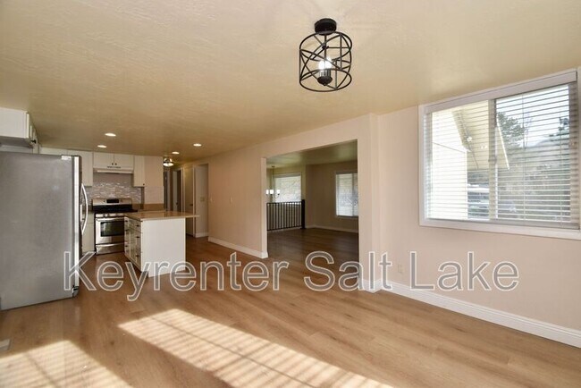 Building Photo - 9408 Turnpike Ln