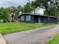 Building Photo - 219 Fernwood St
