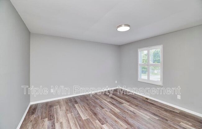 Building Photo - 1544 Rishon Hill Dr