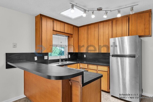 Building Photo - 803 Ellendale Dr