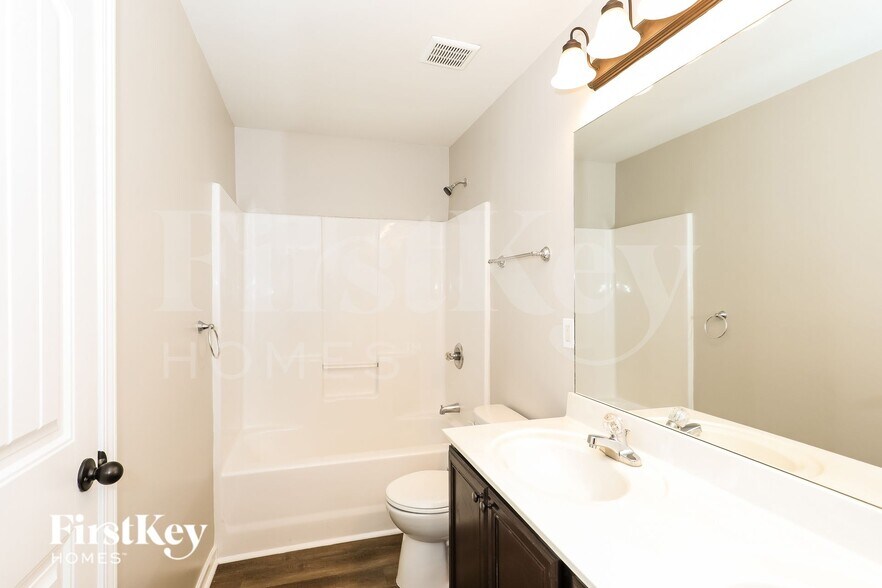 Building Photo - 139 Village Park Dr