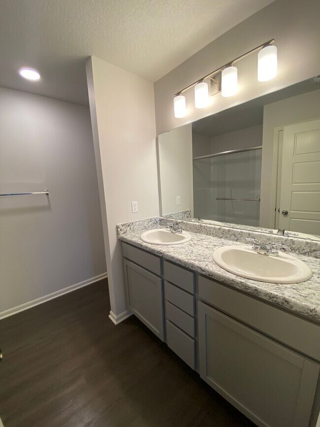 Building Photo - *Pre-leasing* Three Bedroom | Two and a Half Bath Home in Spring Hill!