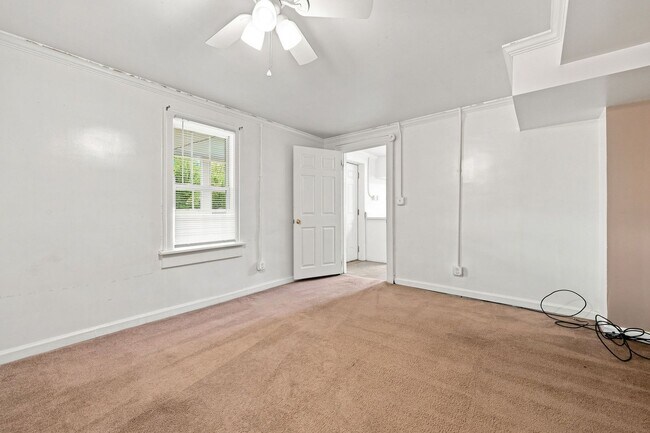 Building Photo - 101 E Woodall St