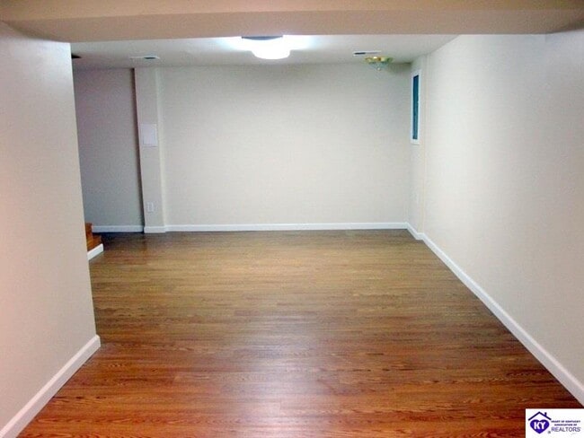 Building Photo - 927 Woods Hollow Dr