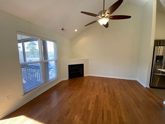 Building Photo - West AVL - Spacious Home in Scenic Bluff S...