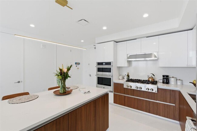 Building Photo - 400 Central Ave