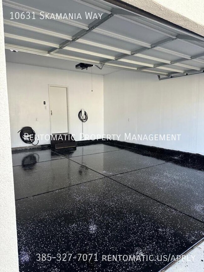 Building Photo - 10631 Skamania Wy