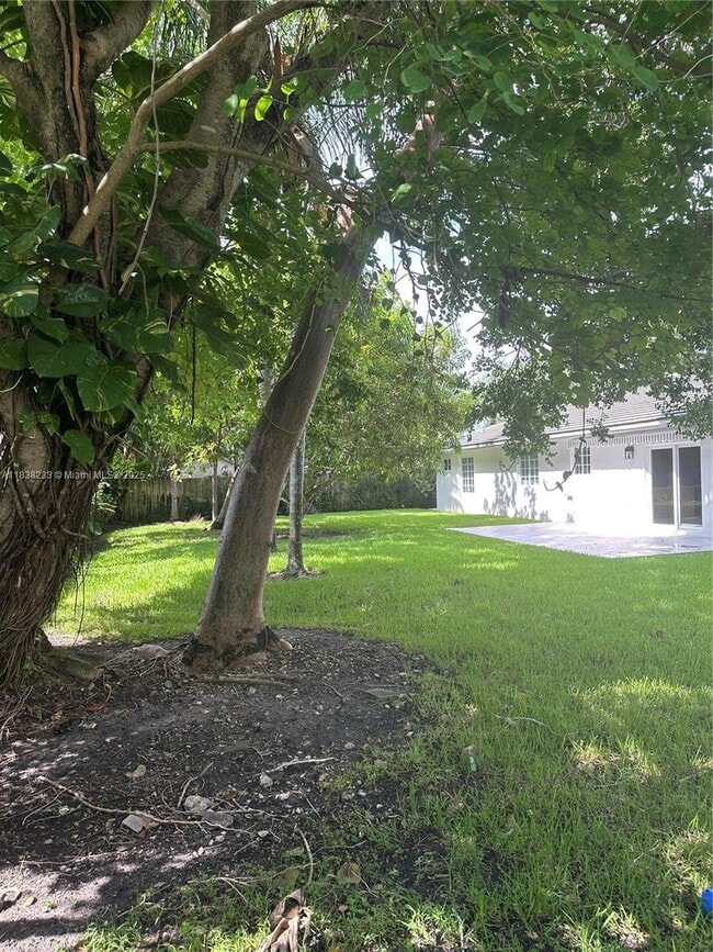 Building Photo - 16601 SW 92nd Ave