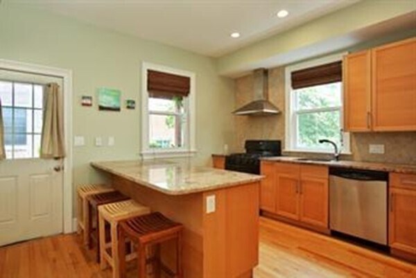 Building Photo - 11 Lester Pl