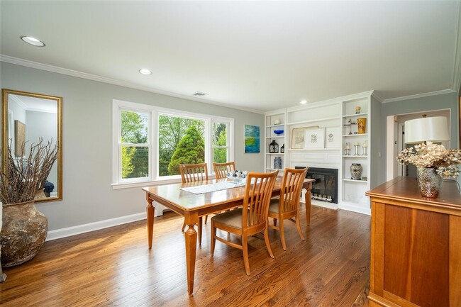 Building Photo - 187 Croton Ave