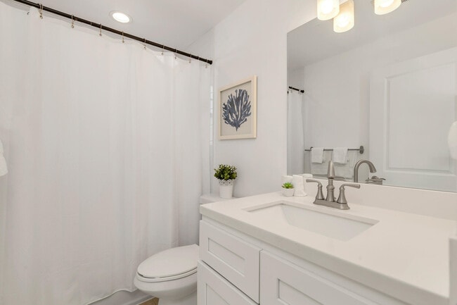 Building Photo - 2350 Parker Ave