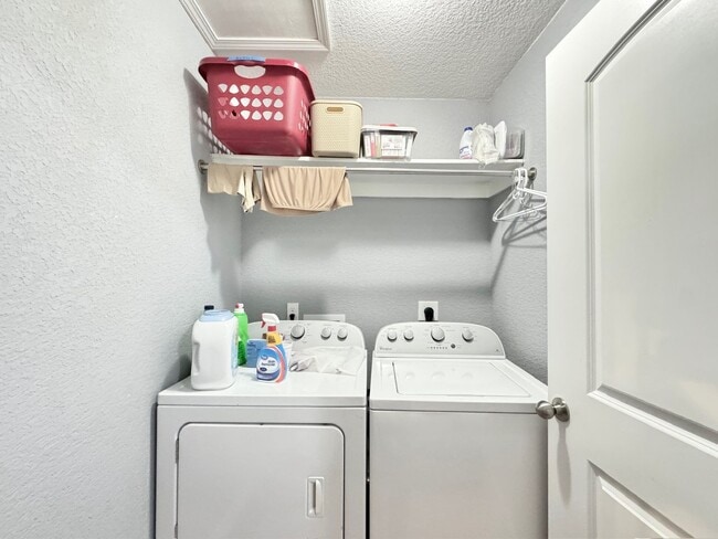 Building Photo - New 2 bedroom duplex, 2 car garage, quiet neighborhood, all appliances