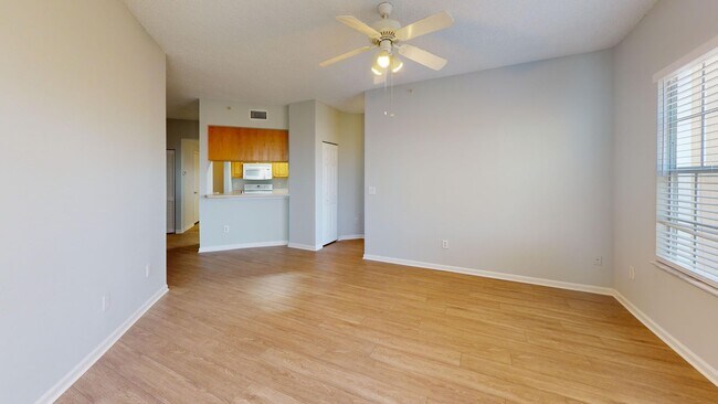 Building Photo - Nice 2 bedroom, 2 bathroom condo in the he...