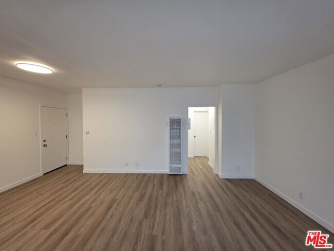 Building Photo - 827 9th St