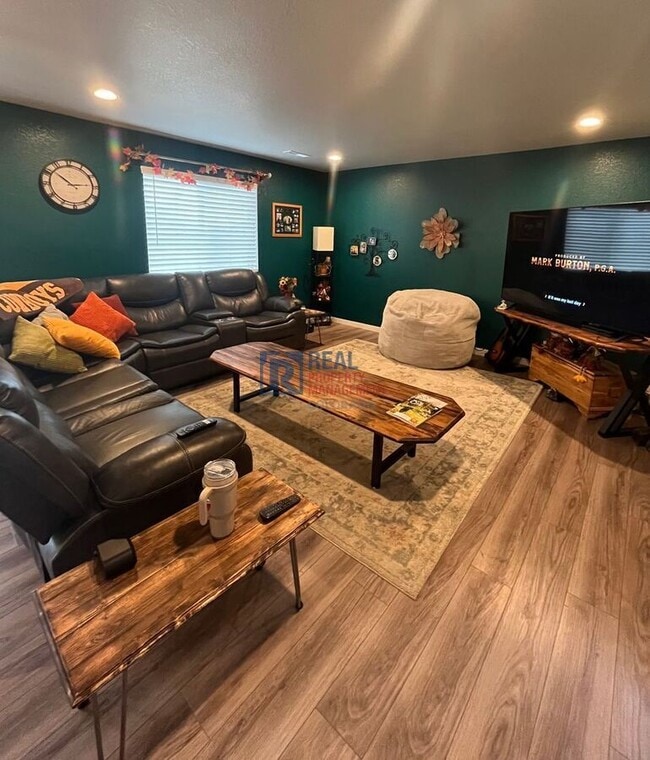 Building Photo - 420 Ryan Ave