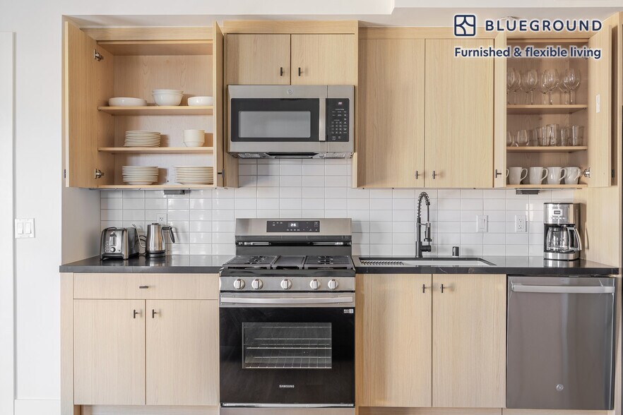 Building Photo - 611 N Virgil Ave