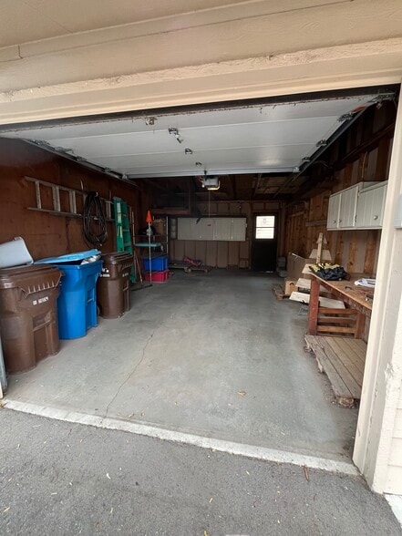 Building Photo - 429 W Eagle Lake Dr