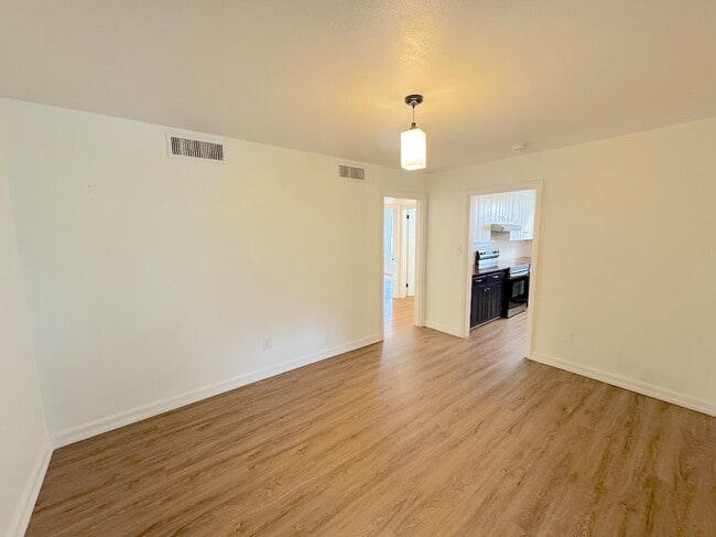 Building Photo - 1406 E 51st St